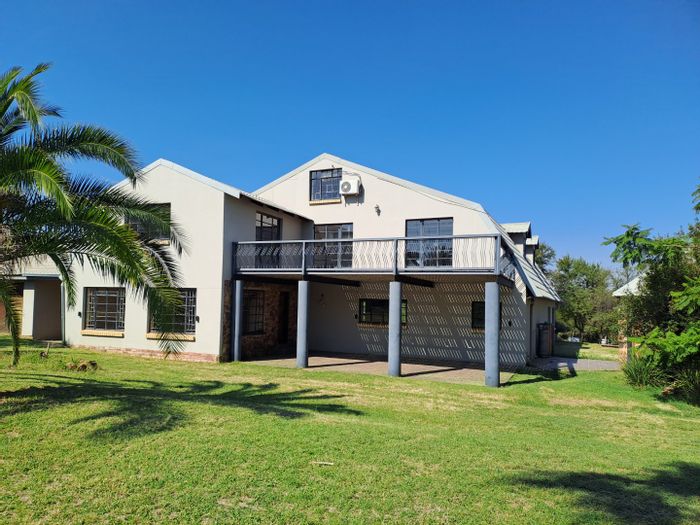 For Sale: Roodeplaat Farm with 4-bed house, flatlet, scenic views, and garages.