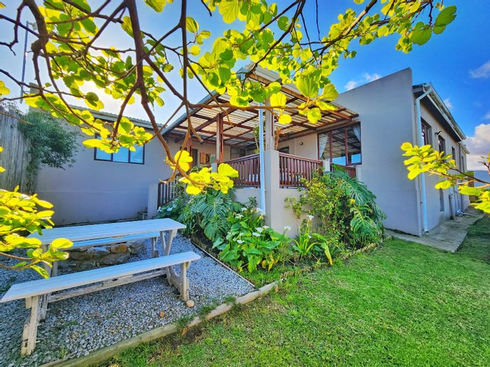 Heritage house for sale in Hoekwil with spacious garden and versatile living spaces.