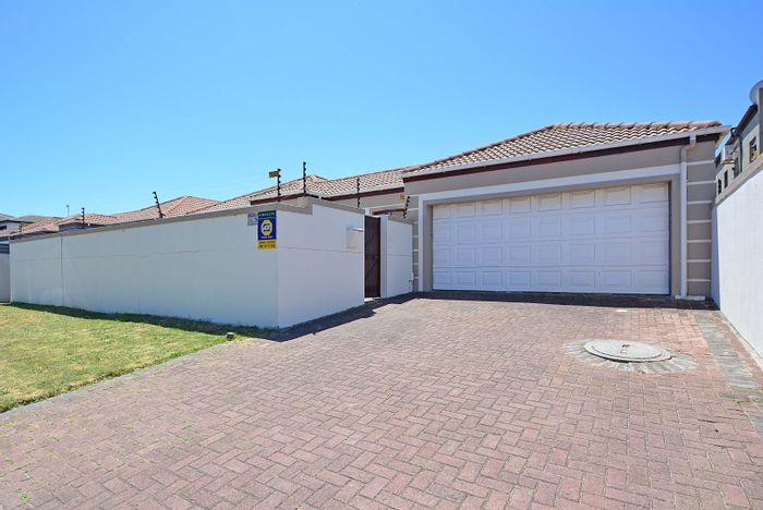 For Sale: House in Parklands with 4 bedrooms, large garden, and double garage.