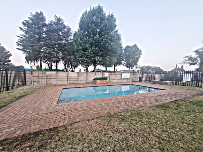 Ravenswood Apartment For Sale: 2 beds, pools, soccer area, braai space, secure living.