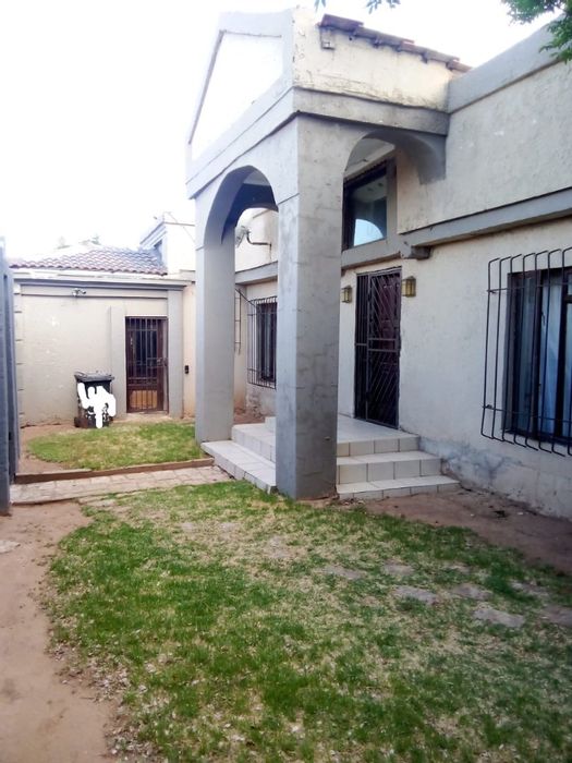 Brixton House For Sale: 10-bedroom student accommodation, fully occupied, close to UJ.