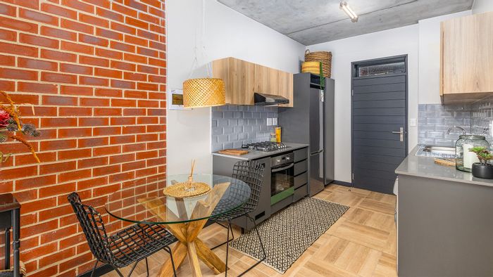 The Precinct Apartment To Rent: Large spaces, free internet, and lifestyle amenities.