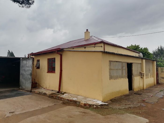 For Sale: House in Grasslands with spacious layout, flatlet, and large garden.