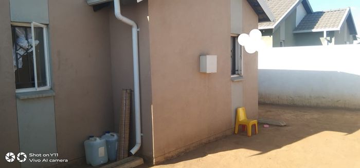 Windmill Park House For Sale: 3 Bedrooms, open-plan kitchen, secure gated community.