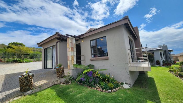 For Sale: Spacious Seemeeu Park Townhouse with sea views, pet-friendly, ample parking.