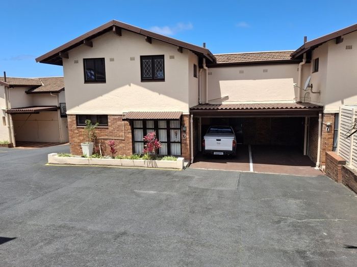 Uvongo Townhouse For Sale: Ocean views, beach access, secure complex, versatile living space.