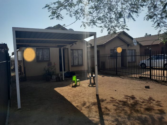 2 Bedrooms, fitted cupboards, carport, palisade fencing - House for Sale in Soshanguve Ext.