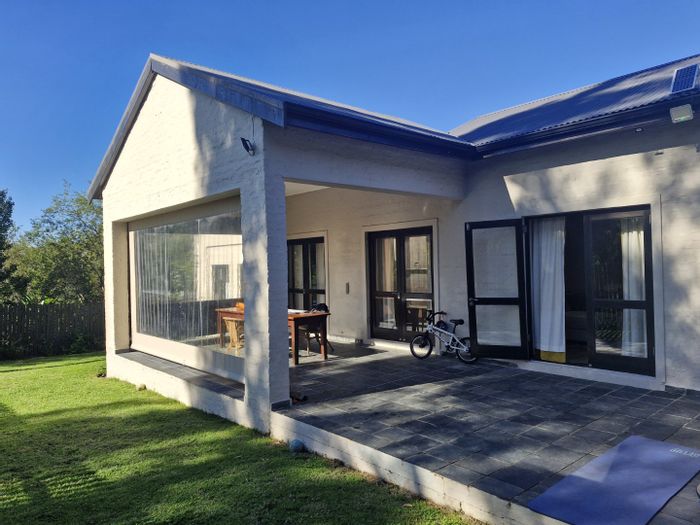 Welbedacht House For Sale: 3 beds, garden, garage, close to amenities.