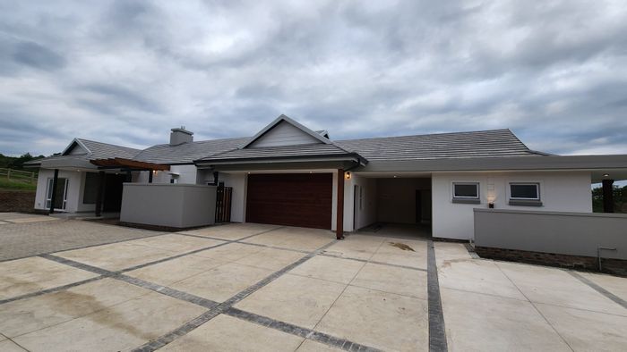 House To Rent in White River Rural: 3 beds, office, flatlet, pool, double garage.