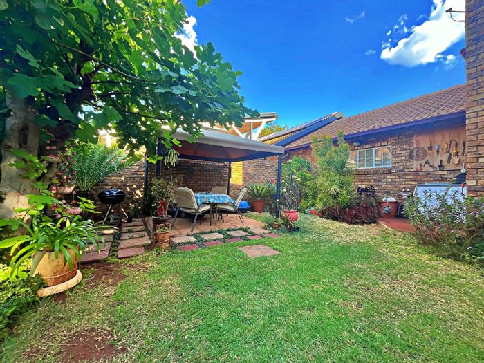 For Sale: Spacious Eldoraigne House with 4 Bedrooms, Double Garage, and Outdoor Braai.