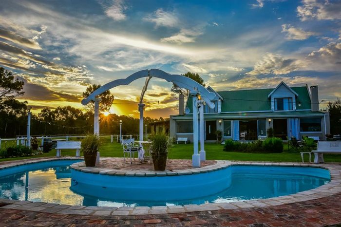 Equestrian farm for sale in Roodefontein AH with income potential and amenities.