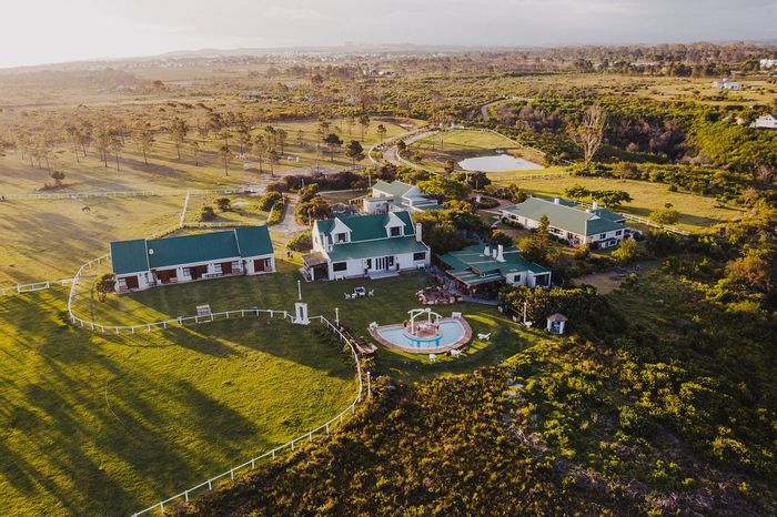 Equestrian farm for sale in Roodefontein AH with income potential and amenities.