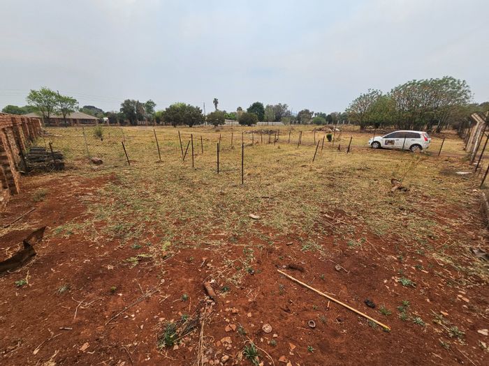 Vacant Land Residential For Sale in Raslouw AH, 8790 m² with potential services.