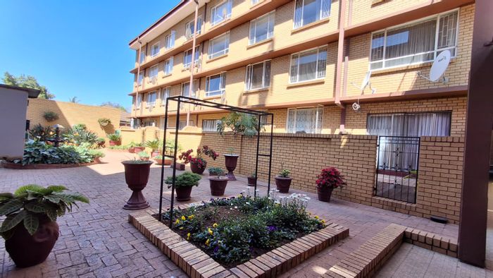 For Sale: Apartment in Pretoria Gardens with communal courtyard and garage.