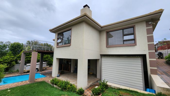 Menkenkop House For Sale: Sea views, pool, solar system, and versatile garage space.