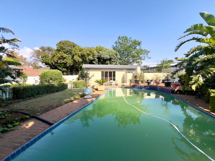 For Sale: 3-Bedroom House with Pool, Flatlet, and Prime Waterkloof Glen Location.