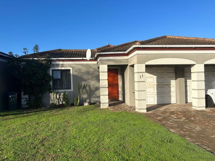 Three-bedroom house for sale in Brackenfell South, safe complex, near transport.