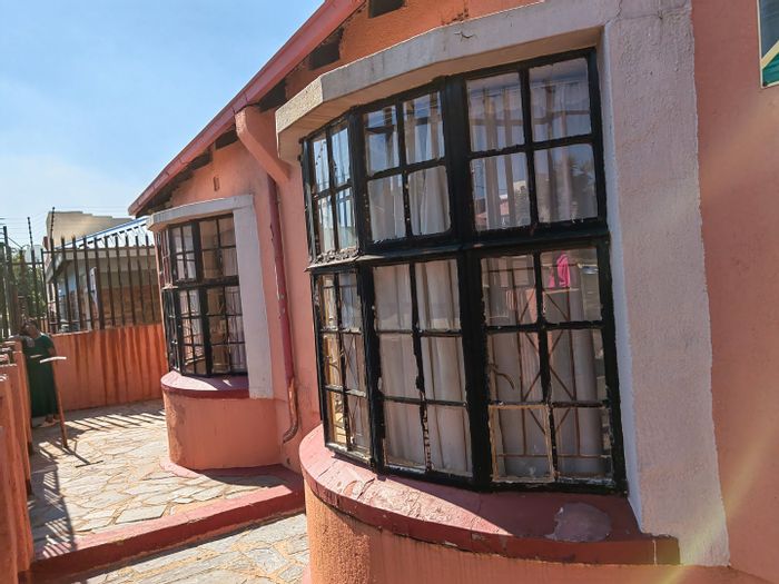 For Sale: House in Brixton, 16 bedrooms, close to UJ campuses and hospitals.