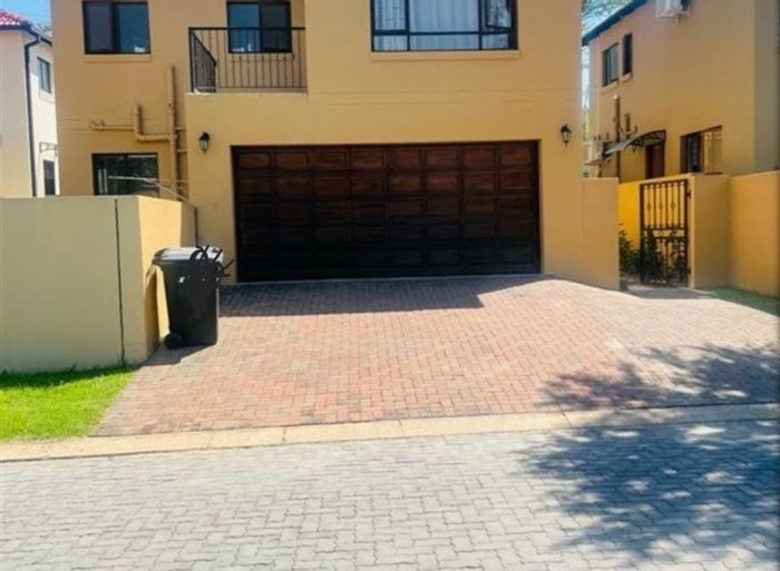 Fourways Townhouse To Rent: 3 beds, garden, pool, pet-friendly, secure complex.