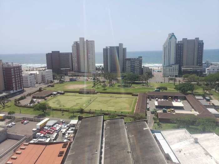 Ocean view apartment in Durban Central, secure parking, available to rent.