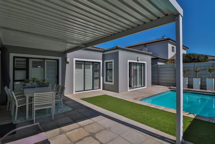 Parklands North House For Sale: 5 bedrooms, pool, gourmet kitchen, secure parking.