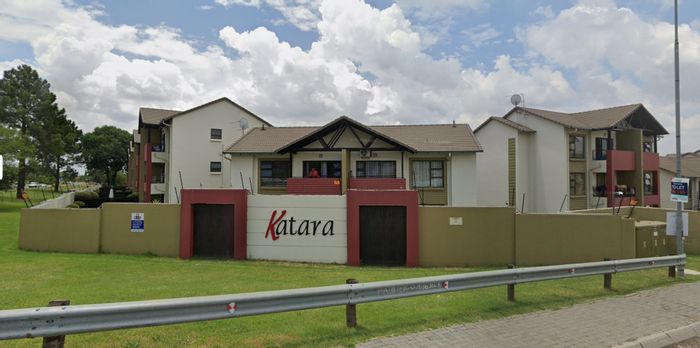 For Sale: Apartment in Noordwyk with pool, braai area, and 24/7 security.