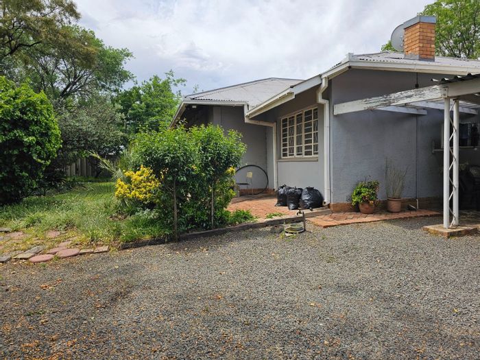 For Sale: House in Westdene with offices, flatlet, parking, and security features.