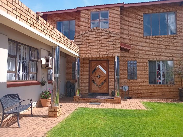 For Sale: House in Paul Krugersoord with spacious yard, garage, and multiple living areas.