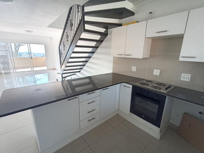 Illovo Apartment To Rent: Duplex with balcony, parking, near Wanderers and shopping.