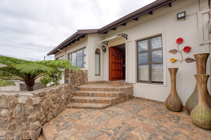 Ballito Central House For Sale: 5 bedrooms, flatlet, pool, ample parking, water tank.