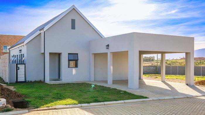 Pacaltsdorp House For Sale: Access-controlled estate, appliances included, no transfer duty.