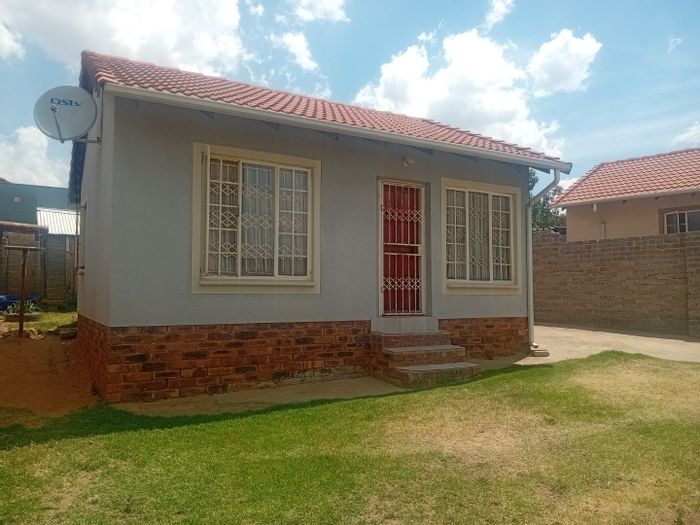 Cosmo City House For Sale: 2 beds, secure, spacious, ideal for investment or family.