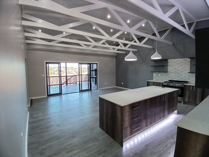 For Sale: House in Bergsig with 3 beds, garage, patio, and river views.