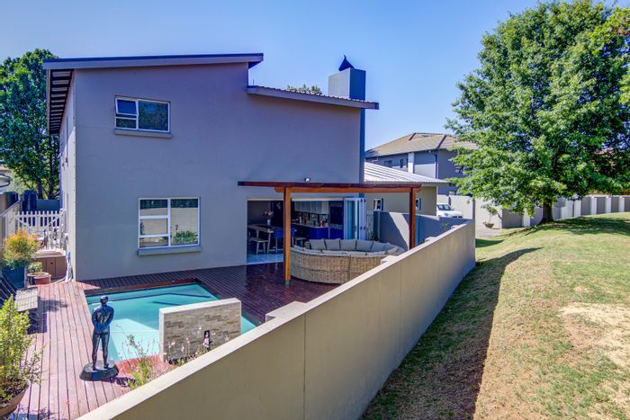 For Sale: House in Glen Erasmia with pool, double garage, and 24-hour security.