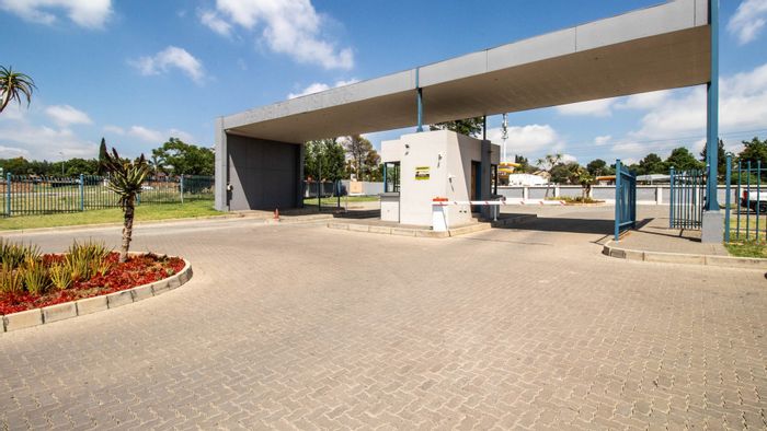 For Sale: Apartment in Noordwyk with 2 beds, prepaid electricity, and secure parking.