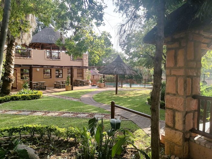 Douglasdale Apartment For Sale: 2 bedrooms, clubhouses, pools, tennis courts, secure access.