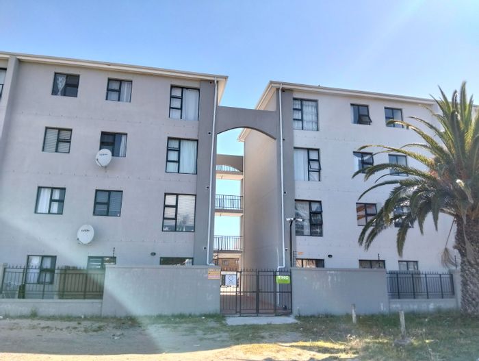 For Sale: Apartment in Ottery East with 2 bedrooms, parking, and braai area.