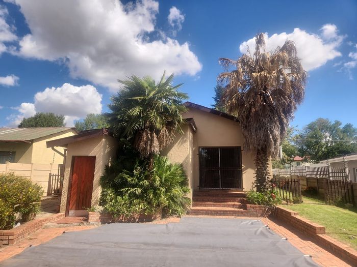 For Sale: Meyerville House with pool, braai area, study, and security features.