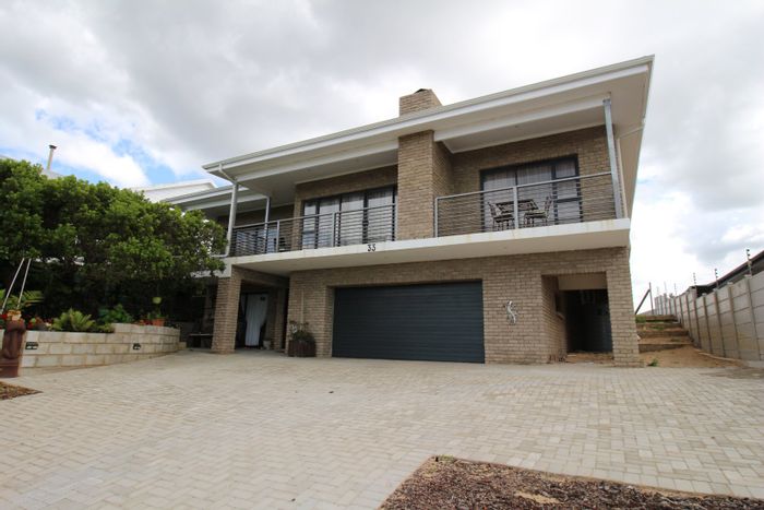 For Sale: House in Tergniet with sea views, self-contained apartment, and water tanks.