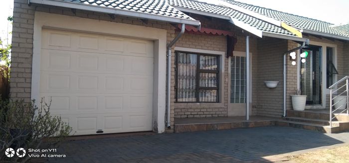 Leondale House For Sale: 3 bedrooms, garage, patio, spacious yard, secure living.