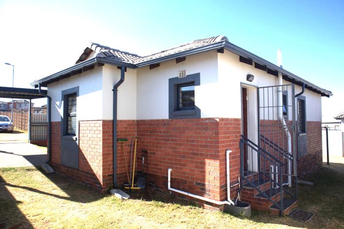 3 Bedroom house in Mindalore, for sale near amenities and reliable power supply.