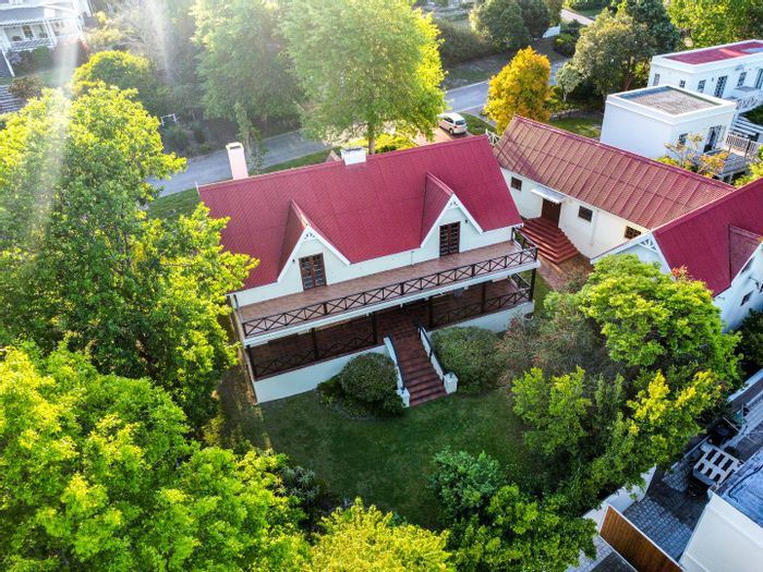 For Sale: House in Belvidere with garden, wine cellar, and self-contained flat.