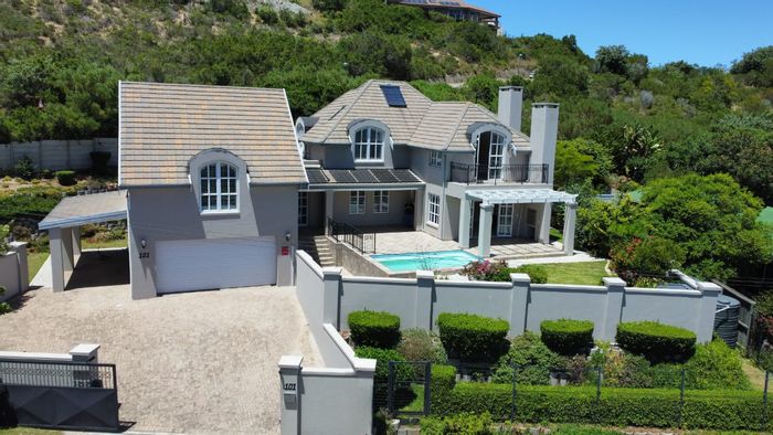 Sedgefield Central House For Sale: Spacious living, dual suites, pool, and garden.