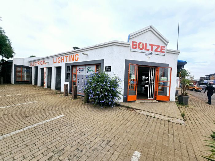 Commercial property to rent in Edenvale Central with kitchen, warehouse, and secure parking.