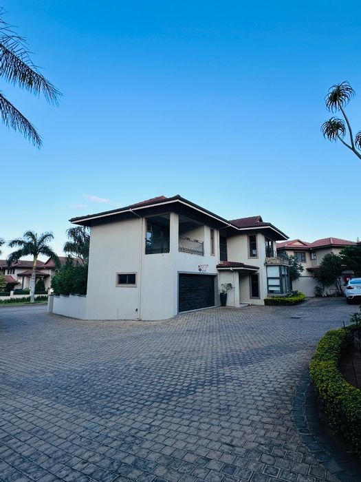 For Sale: House in Umhlanga Central with 3 ensuites, garage, jacuzzi, and entertainment area.