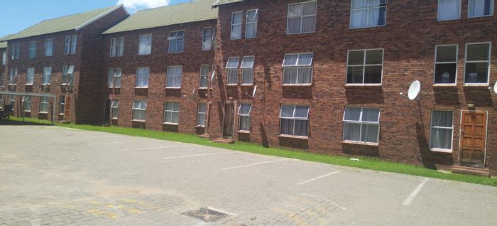 2 Bedroom Apartment To Rent in Willows with security, parking, and communal amenities.