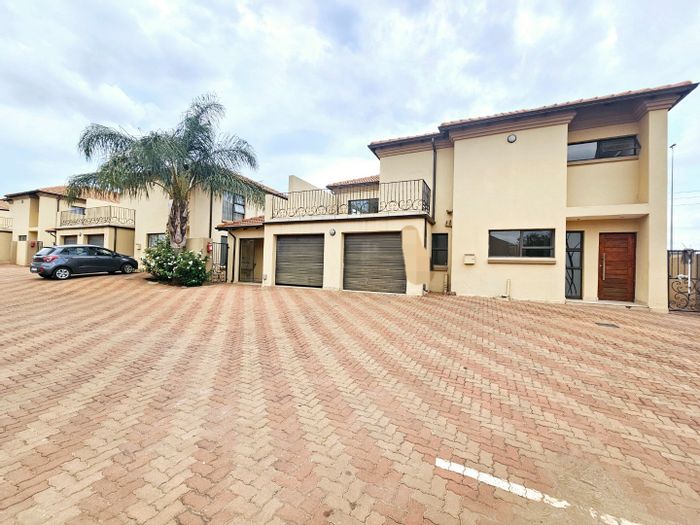 To Rent: Spacious 3-Bedroom House in Raslouw Gardens with Garden and Braai Area.