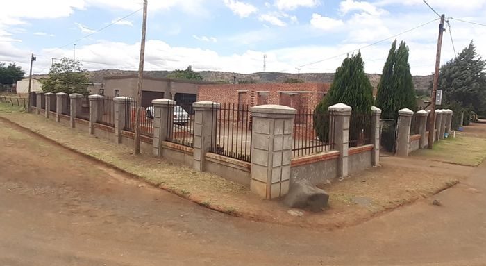 For Sale: Spacious Botshabelo house with two buildings and secure brick wall.