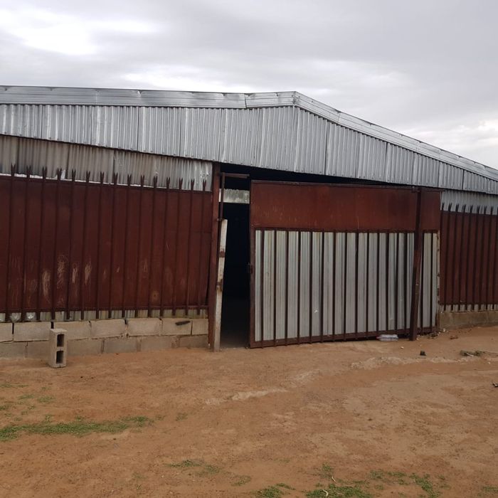 2-Bedroom House in Bloemside For Sale with outdoor space and prepaid utilities.