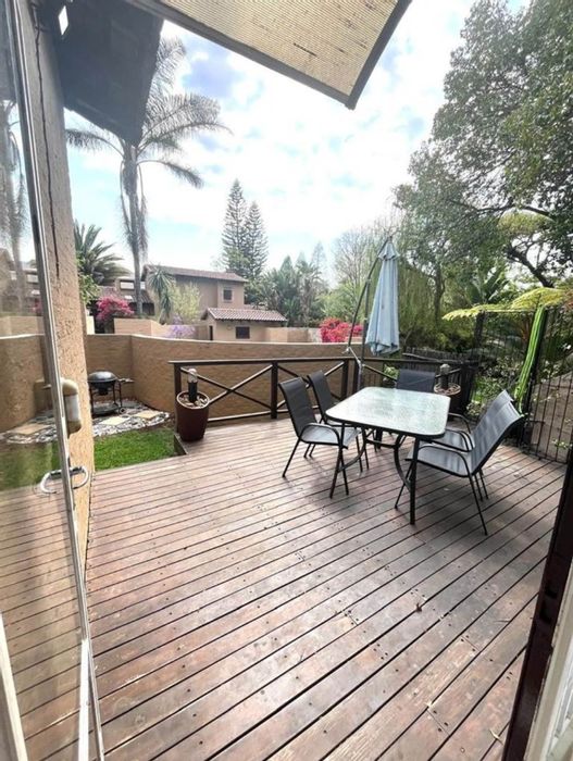 Pet-friendly townhouse in Sandown with pool, garage, and 24-hour security. To Rent.